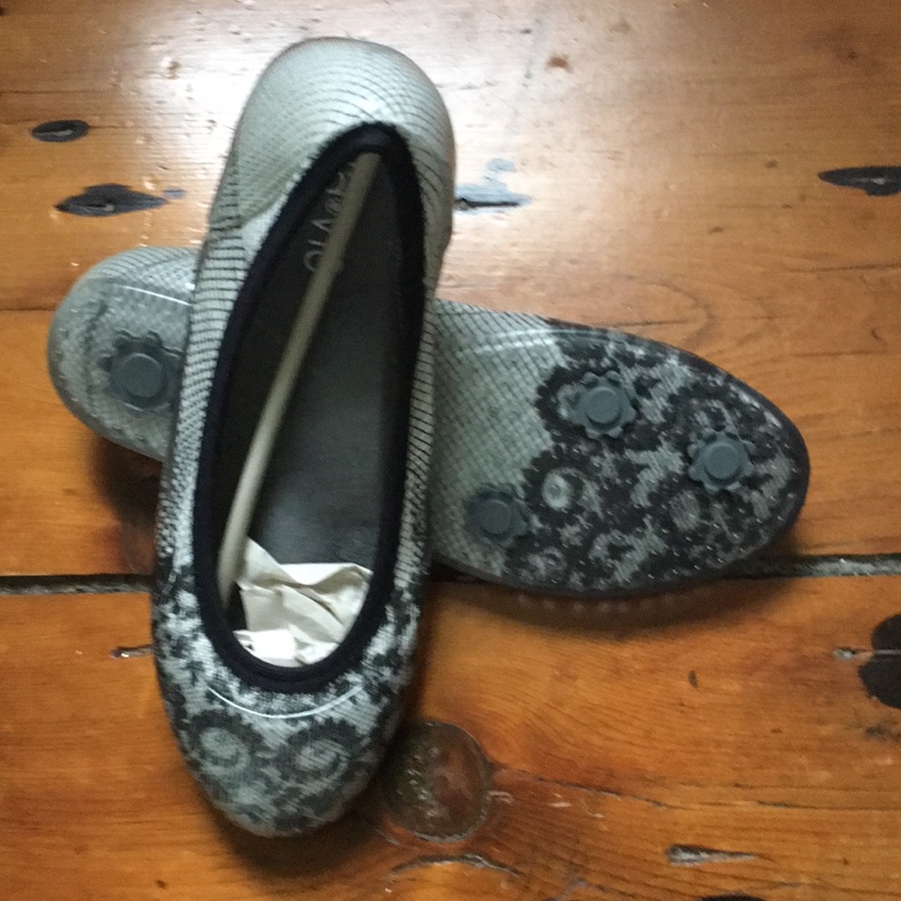Ja Vie Comfy Jelly Black Lace/White 37 US 6.5 NWOB